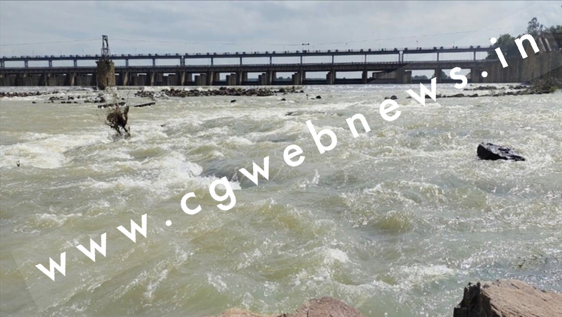 गंगेरल डेम हुआ लबालब, चार गेट से 15 हजार क्यूसेक पानी जा रहा है छोड़ा , महानदी का बढ़ा जलस्तर , तटवर्ती गांवों में अलर्ट