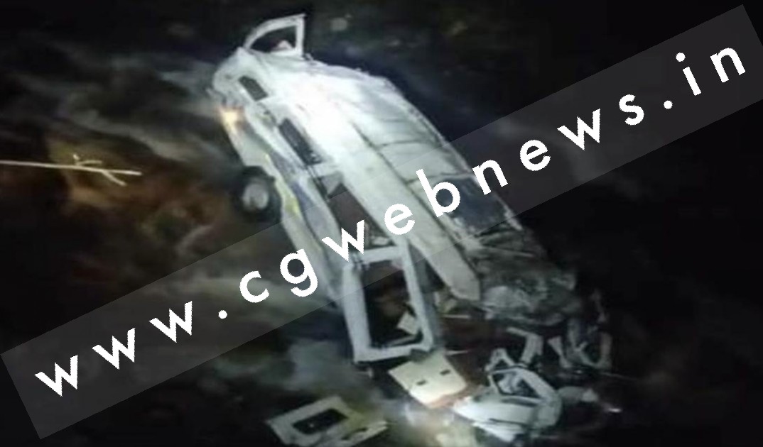 पर्यटकों से भरा वाहन खाई में गिरा , हादसे में 07 की मौत और 10 की हालत गंभीर , रेस्क्यू ऑपरेशन जारी