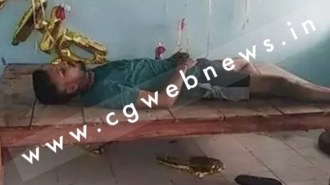 छत्तीसगढ़ - फंदे पर लटका मिला शिक्षिका के पति विवेक की लाश , पुलिस जाँच में जुटी
