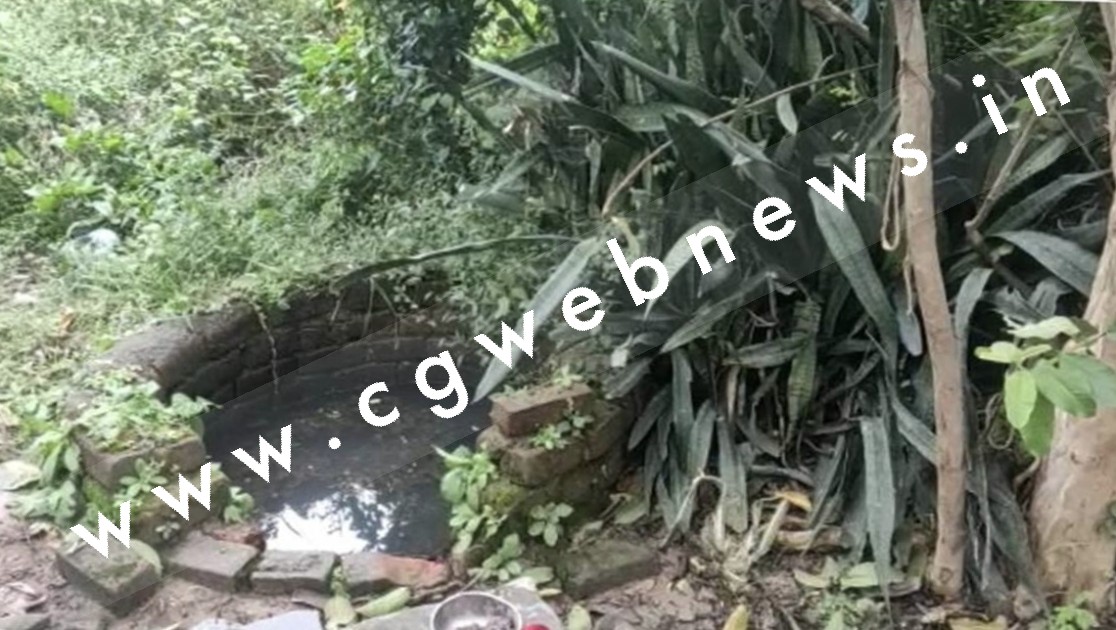 छत्तीसगढ़ - आंगन में लुढ़कते गेंद के पीछे गया मासूम , कुएं में गिरने से हुई मौत , पुलिस जाँच में जुटी