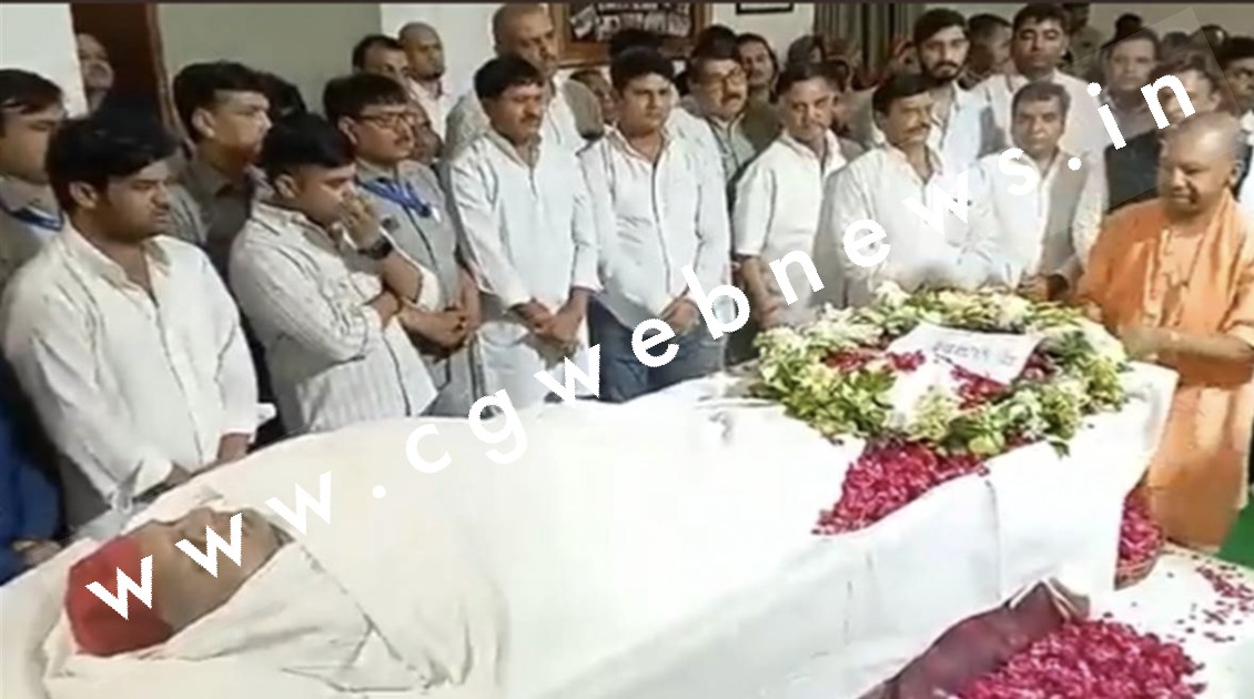 मुलायम सिंह यादव के पार्थिव शरीर को सैफई स्थित निवास लाया गया , आज 03 बजे होगा अंतिम संस्कार