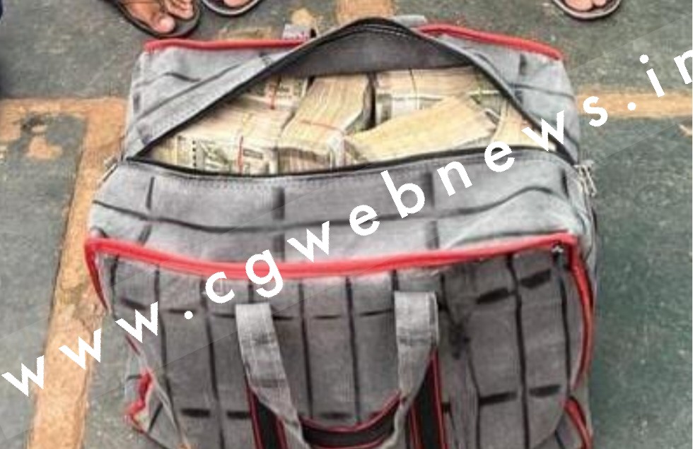 छत्तीसगढ़ में अभी भी 40 जगहों पर ED की छापेमारी जारी , 04 करोड़ रूपये बरामद , कलेक्टर बंगला सील