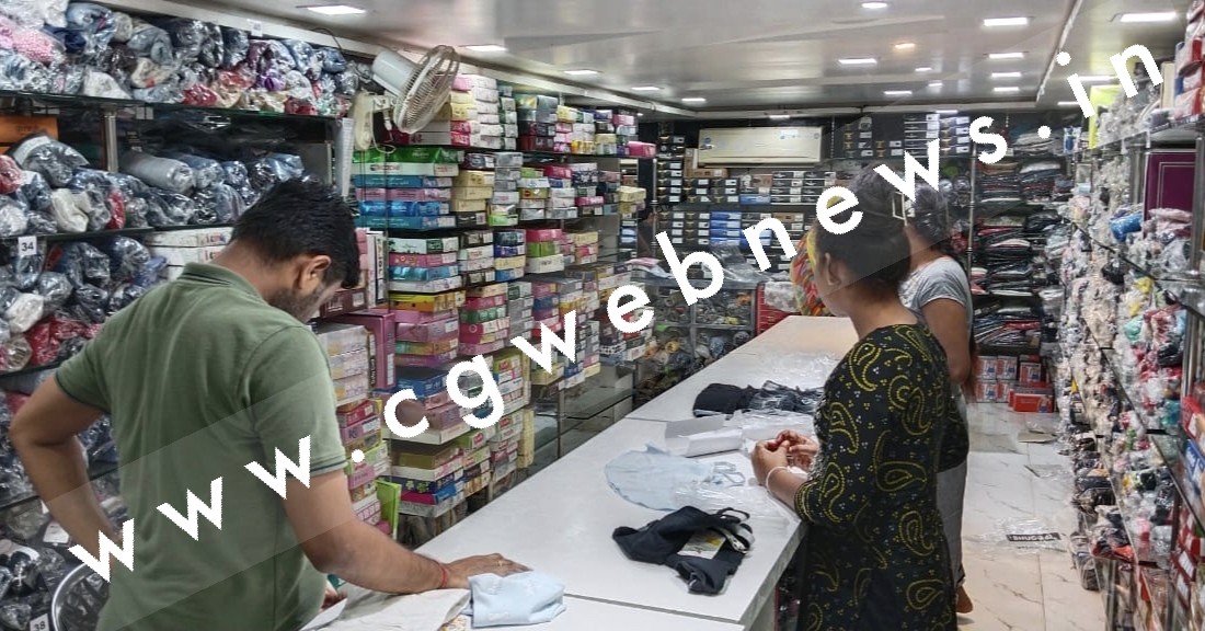 सक्ती - श्री अनुराग फैशन में ब्रांडेड कपड़ो का विशाल रेंज उपलब्ध , आकर्षक ऑफर के चलते उमड़ रही है ग्राहकों की भारी भीड़