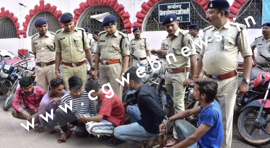 छत्तीसगढ़ - करोड़पति का बेटा निकला वाहन चोर गिरोह का सरगना , चोरी की 01 कार सहित 11 बाईक बरामद