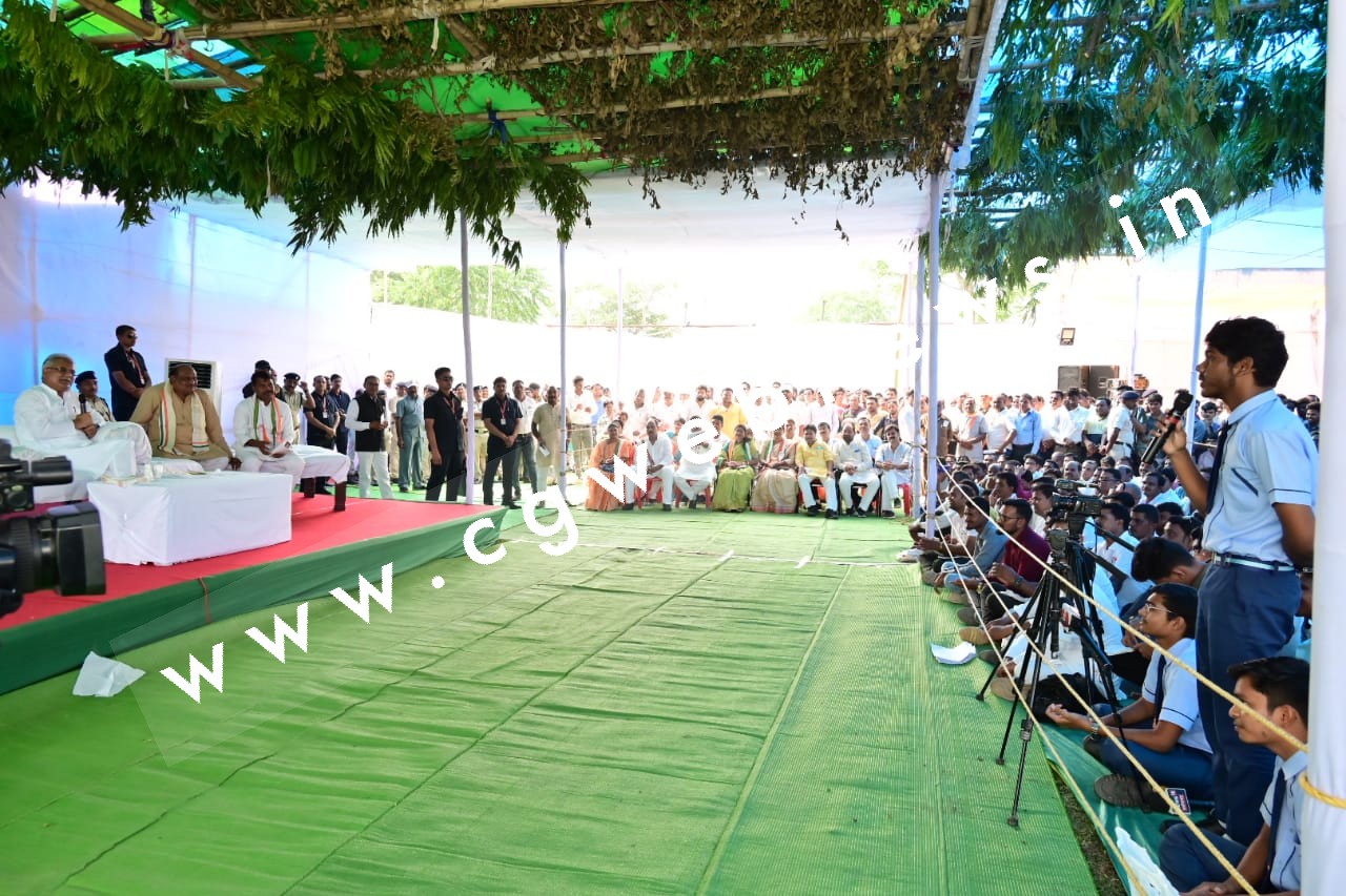 भेंट मुलाकात कार्यक्रम में सक्ती जिले के मुक्ता गांव पहुंचे मुख्यमंत्री , CM ने लोगो से किया यह सवाल