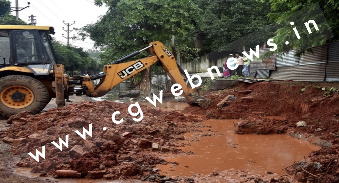 अपने ही मंत्री के बंगले की दीवार ठीक से नहीं बना पाया PWD विभाग , सड़क क्या खाक बनाएंगे