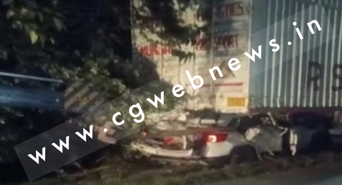 दर्दनाक सड़क हादसा , खड़े कंटेनर में घुस गई तेज रफ्तार कार , 5 लोगों की मौत