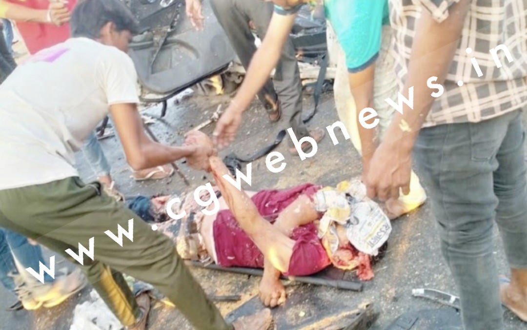 सड़क हादसे में एयरफोर्स ऑफिसर का पूरा परिवार खत्म , ट्रक और कार की टक्कर में ऑफिसर सहित पत्नी और दो बच्चों की मौत