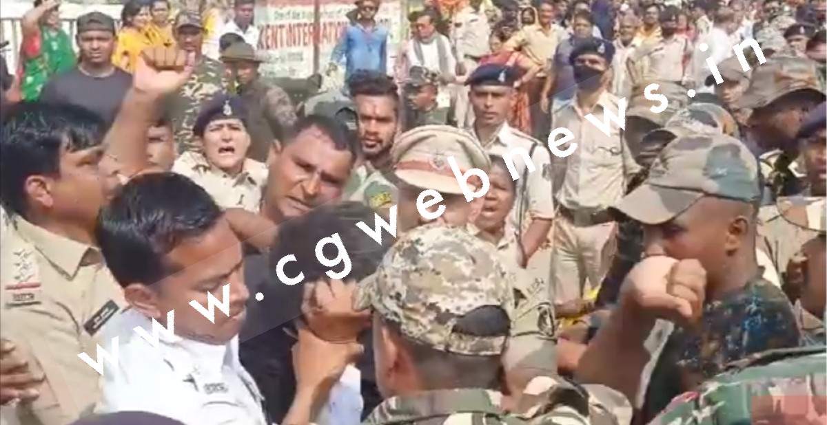 छत्तीसगढ़ - कथावाचक पंडित प्रदीप मिश्रा के शिव महापुराण के आयोजन में हंगामा , पुलिस पर लगा यह आरोप