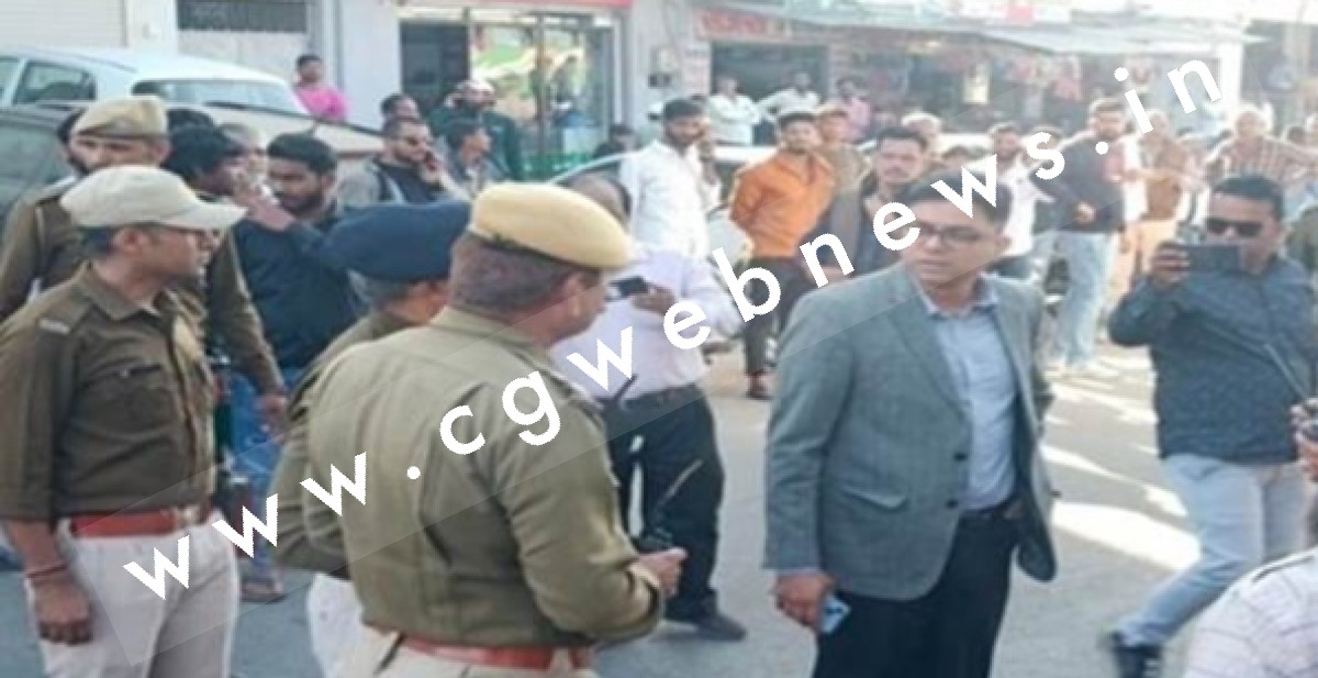 सांप्रदायिक हिंसा बढ़ने की आशंका , पूरा शहर पुलिस छावनी में तब्दील ,  प्रशासन ने 48 घंटों के लिए बंद की मोबाइल और इंटरनेट सेवा