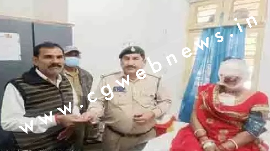 छत्तीसगढ़ - महिला सरपंच पर भालू ने किया जानलेवा हमला , गंभीर हालत में सिम्स रिफर