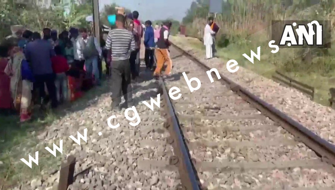 पैसेंजर ट्रेन की चपेट में आने से 3 बच्चों की दर्दनाक मौत , पूर्व मुख्यमंत्री ने जताया शोक , सरकार की यह मांग