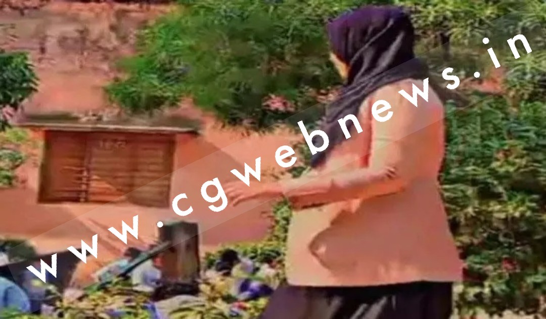 शिक्षिका को I Love You बोलने के मामले में 2 छात्र और एक छात्र की मां  गिरफ्तार , जिले के SP ने कही यह बात