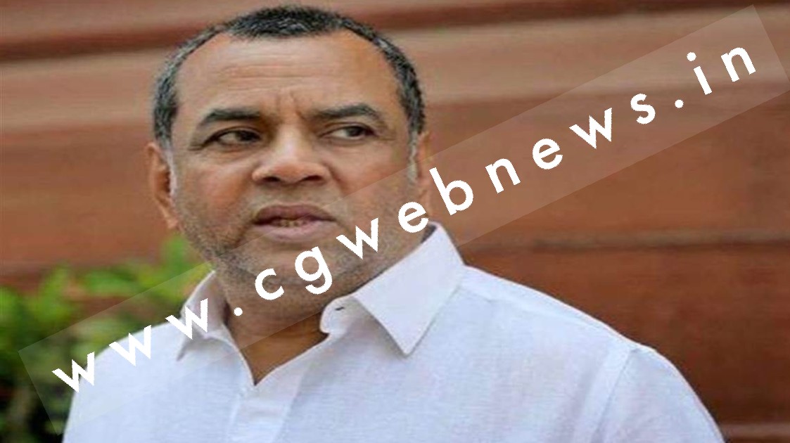 फ़िल्म अभिनेता परेश रावल के खिलाफ शिकायत दर्ज , चुनावी सभा मे भड़काऊ भाषण देने का लगा है आरोप