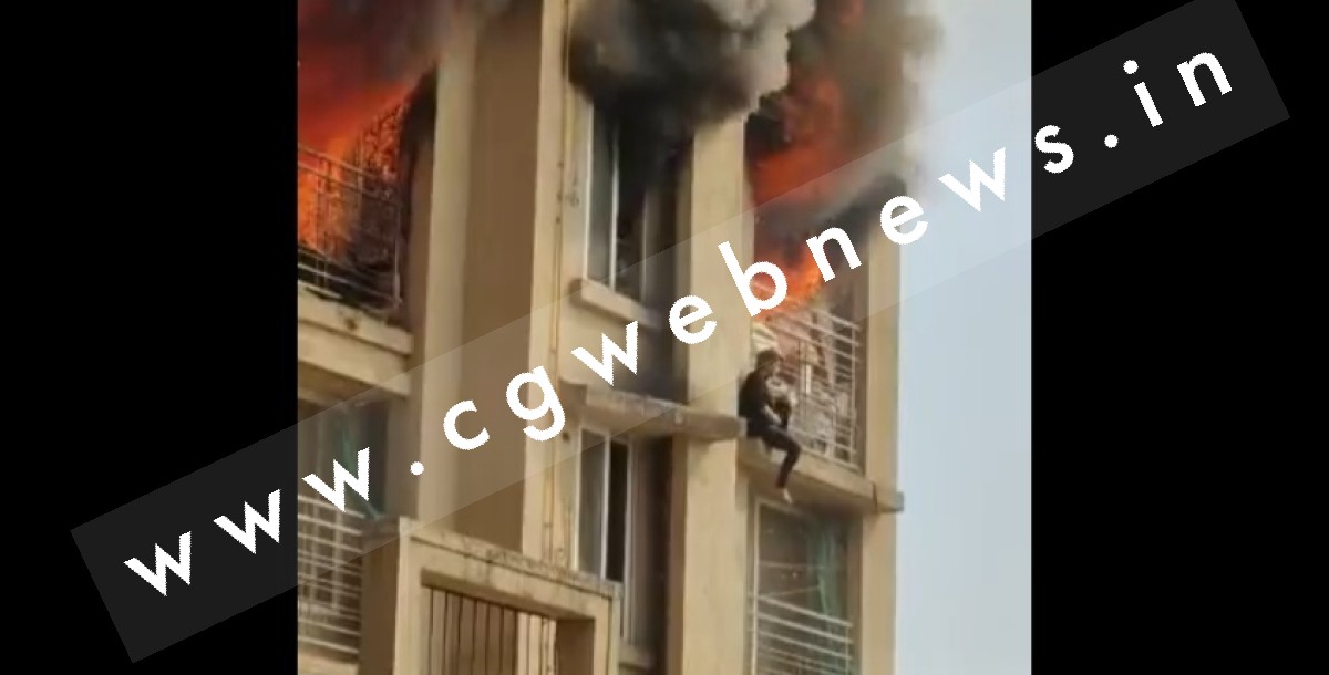 बहुमंजिला इमारत में लगी भीषण आग , बालकनी से कूदकर लोगो ने बचाई जान , आगजनी के कारणों का लगाया जा रहा है पता