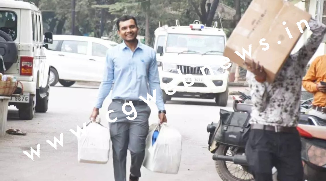 छत्तीसगढ़ - ED ने आज फिर सभी आरोपियों को कोर्ट में किया पेश , बाक्स और बोरों में भर कर लाया गया दस्तावेज 