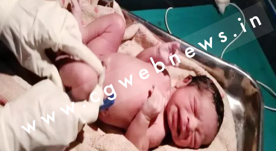 छत्तीसगढ़ - गर्भवती महिला ने थाने में दिया बच्चे को जन्म , जच्चा और बच्चा दोनो स्वस्थ्य , जाने क्या है मामला