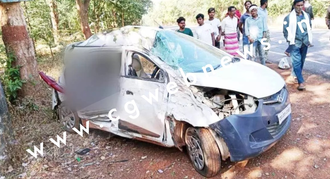 छत्तीसगढ़ - तेज रफ्तार कार और बस में जबरदस्त टक्कर , हादसे में महिला की मौके पर ही मौत और दो की हालत गंभीर
