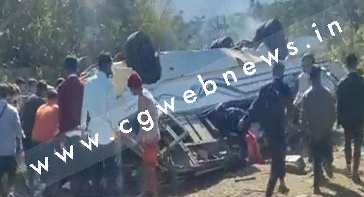 स्कूल बस पलटी , 15 छात्रों की मौत , कई घायल , छात्रों को पिकनिक पर ले जाते वक्त हुआ हादसा , CM ने जताया दुःख