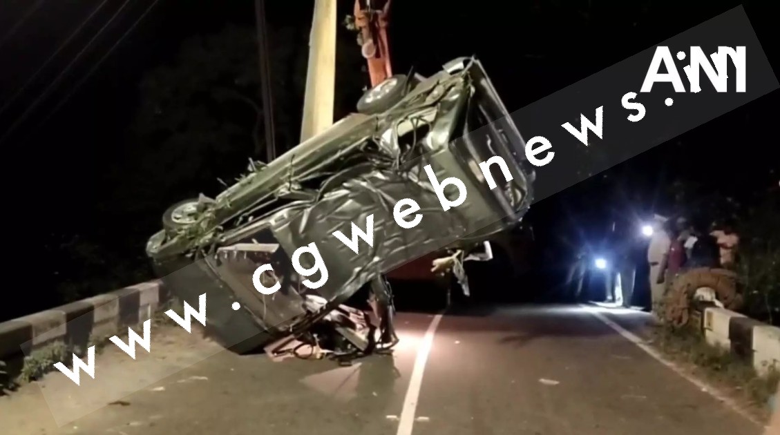 तीर्थयात्रा से वापस आ रहे श्रद्धालुओं से भरी वैन खाई में गिरी , हादसे में 08 लोगो की मौत