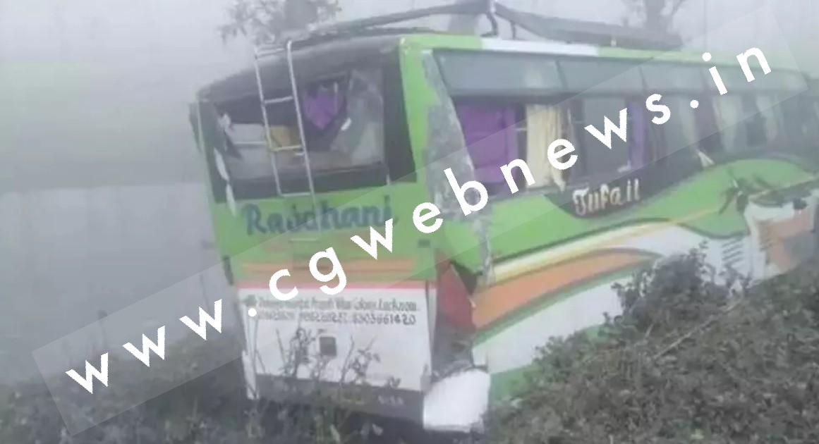 उत्तरप्रदेश से छत्तीसगढ़ आ रही यात्रियों से भरी बस पलटी , बस में 60 लोग थे सवार , कई यात्री घायल