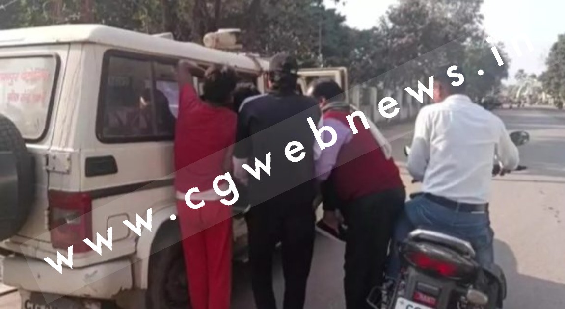 छत्तीसगढ़ - तेज रफ्तार कार ने बाइक सवार को मारी टक्कर , हादसे में विद्युतकर्मी की मौके पर ही मौत