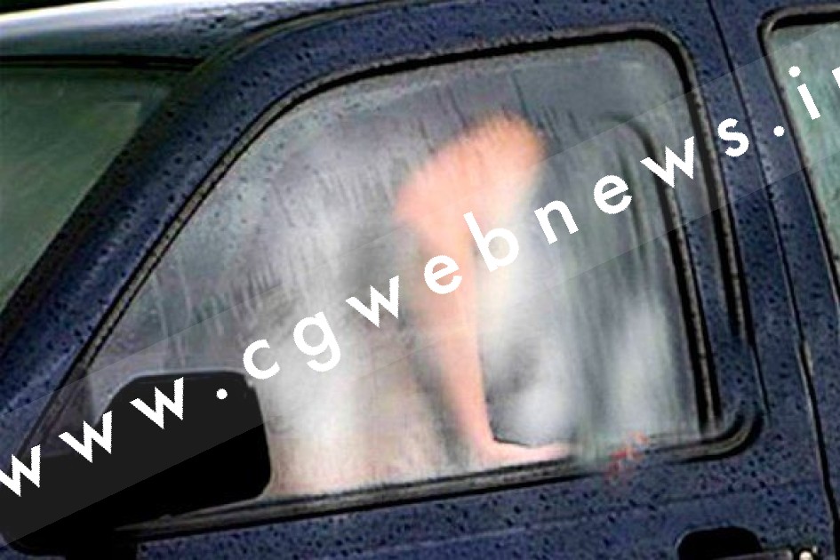 लिफ्ट देने के बहाने कार में विवाहिता के साथ दुष्कर्म , महिला के दो बच्चे मांगते रहे रहम की भीख लेकिन