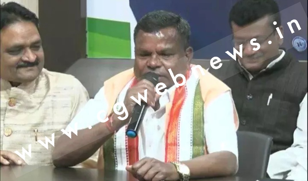 छत्तीसगढ़ के आबकारी मंत्री ने इस मंत्री को कहा खिलाने वाला और खुद को बताया पिलाने वाला , देखे VIDEO