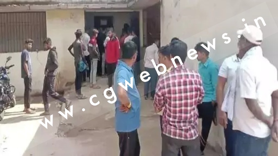 छत्तीसगढ़ - तेज रफ्तार ट्रेलर ने बाईक सवारों को लिया चपेट में , हादसे में दो भाइयों की मौत