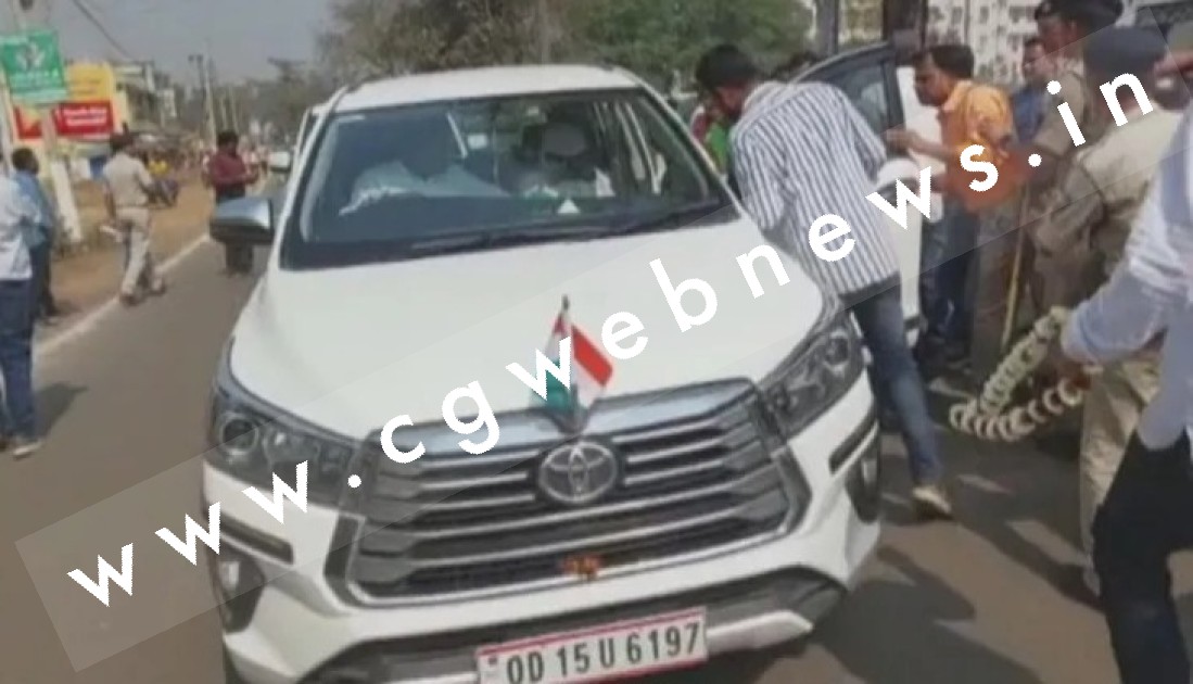 बड़ी खबर , ASI ने कार से उतरते ही स्वास्थ्य मंत्री के सीने में मारी 5 गोली , गंभीर हालत में अस्पताल में भर्ती , भीतर देखे तश्वीर