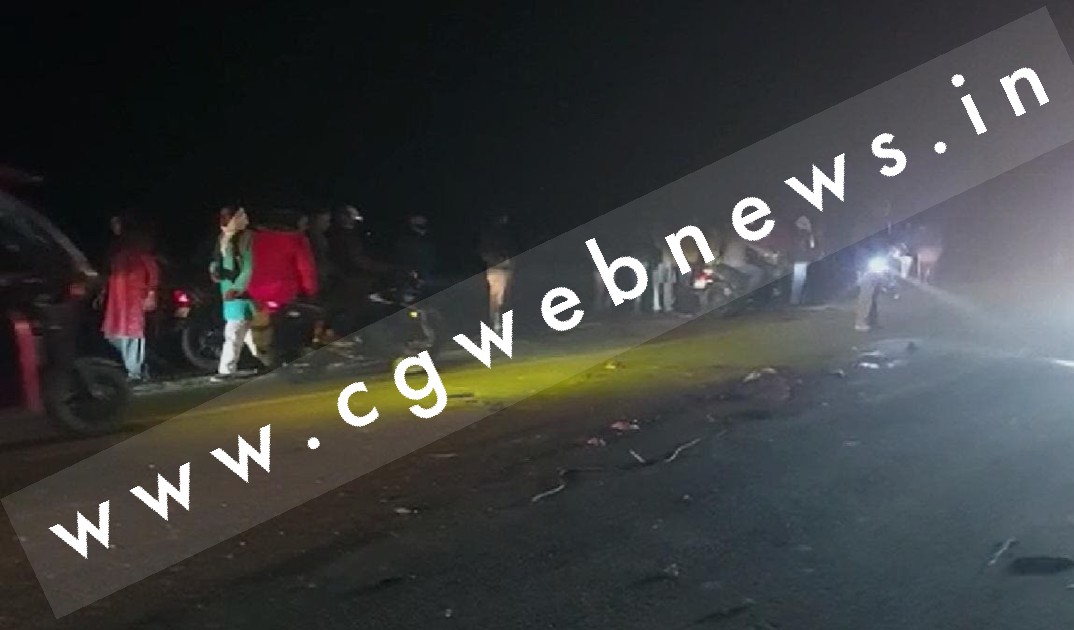 सड़क हादसे को देखने के लिए जमा हुई भीड़ को ट्रक ने कुचला , हादसे में 5 लोगो की मौत और 15 घायल