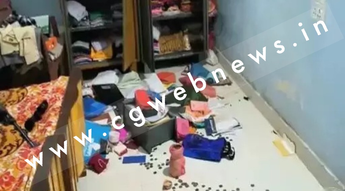 छत्तीसगढ़ - सिंहदेव के सुने मकान पर चोरो ने बोला धावा , 01 लाख नगद सहित 14 लाख का जेवर पार
