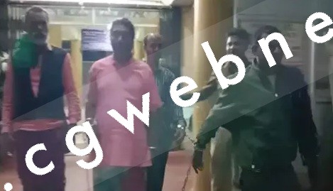 छत्तीसगढ़ - श्मसान में जलती चिता के पास तंत्र साधना करते चार लोग गिरफ्तार , पुलिस कर रही है पूछताछ