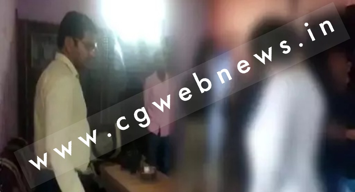 जांजगीर चाम्पा - फाँसी पर लटकती मिली विवाहिता की लाश , परिजनों ने लगाया यह आरोप