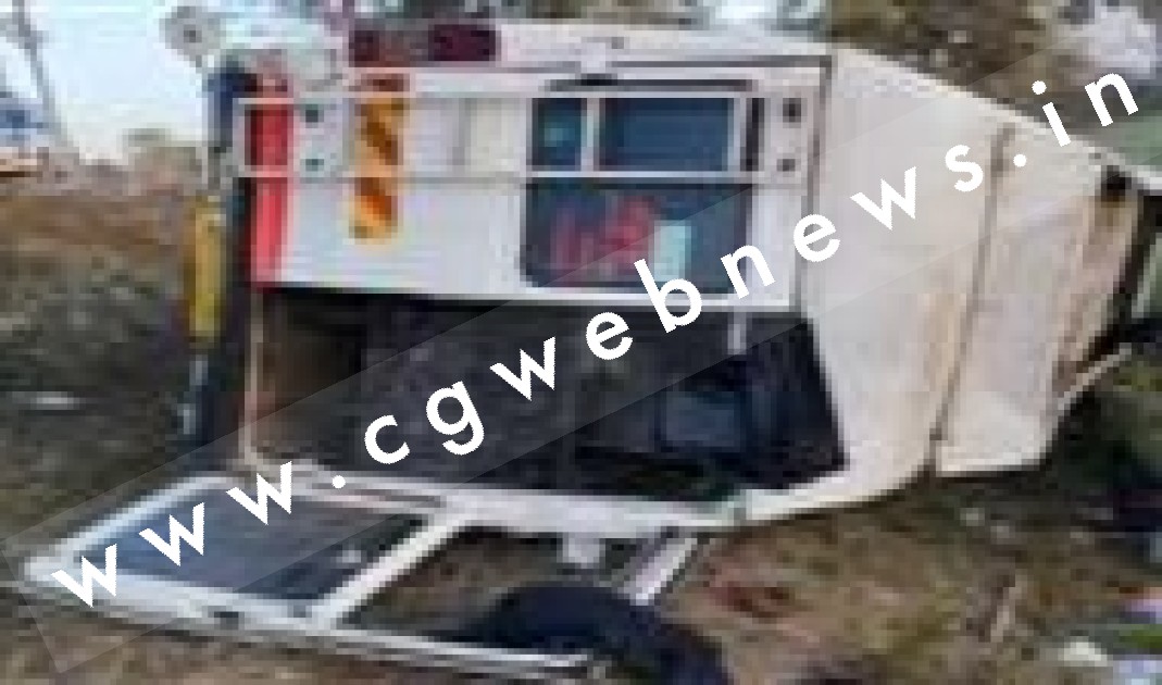 कुबेरेश्‍वर धाम में आयोजित रुद्राक्ष महोत्‍सव से लौट रहे श्रद्धालुओं से भरी मिनी बस पलटी ,18 श्रद्धालु घायल