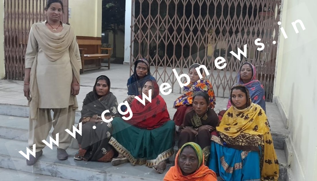 जांजगीर चाम्पा - 08 शातिर महिलाएं गिरफ्तार , महाशिवरात्रि मेले में भीड़ का फायदा उठा कर रही थी यह काम