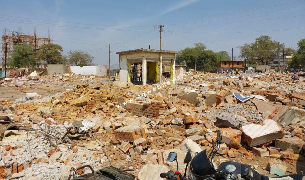 सक्ती में आया प्रशासनिक भूकंप , सब कुछ हुआ तबाह , भूकंप का केन्द्र बुधवारी बाजार , भीतर देखे तबाही का मंजर