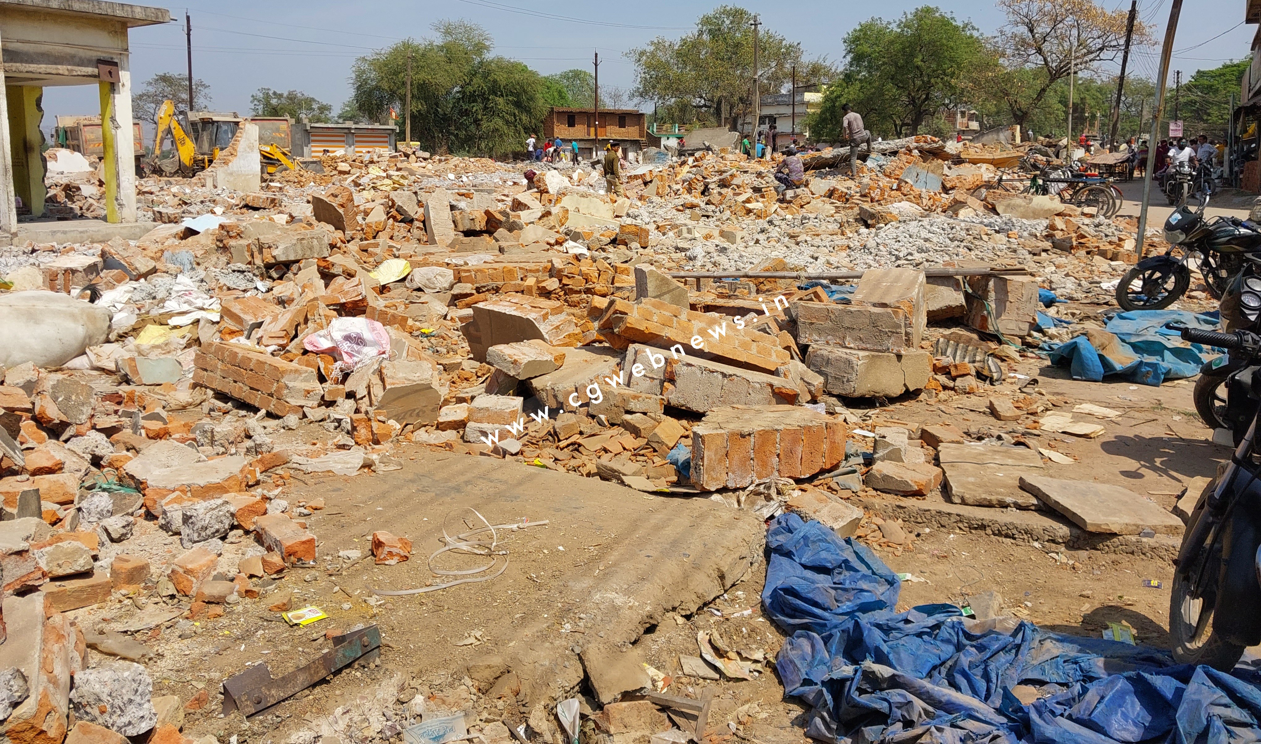 सक्ती में आया प्रशासनिक भूकंप , सब कुछ हुआ तबाह , भूकंप का केन्द्र बुधवारी बाजार , भीतर देखे तबाही का मंजर