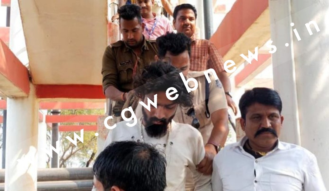 नाराज पत्नी जब ससुराल जाने को नहीं हुई तैयार तो पति ने पानी की टंकी पर चढ कर किया ऐसा हंगामा की ,,,