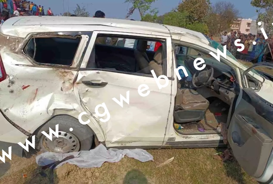 तेज रफ़्तार कार ने सड़क किनारे खड़े लोगो को मारी टक्कर , हादसे में एक ही परिवार की 2 बच्चियों सहित 4 लोगों की मौत