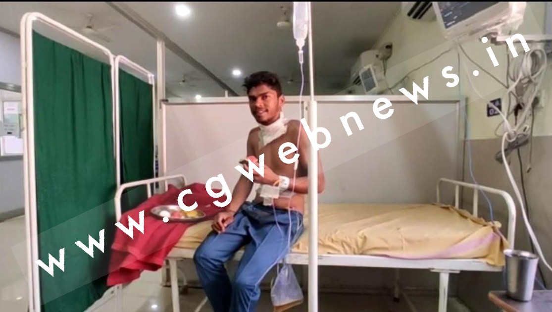 छत्तीसगढ़ - सिरफिरे आशिक ने घर में घुस कर प्रेमिका को मारा चाकू फिर खुद का रेता गला , दोनों का ईलाज जारी