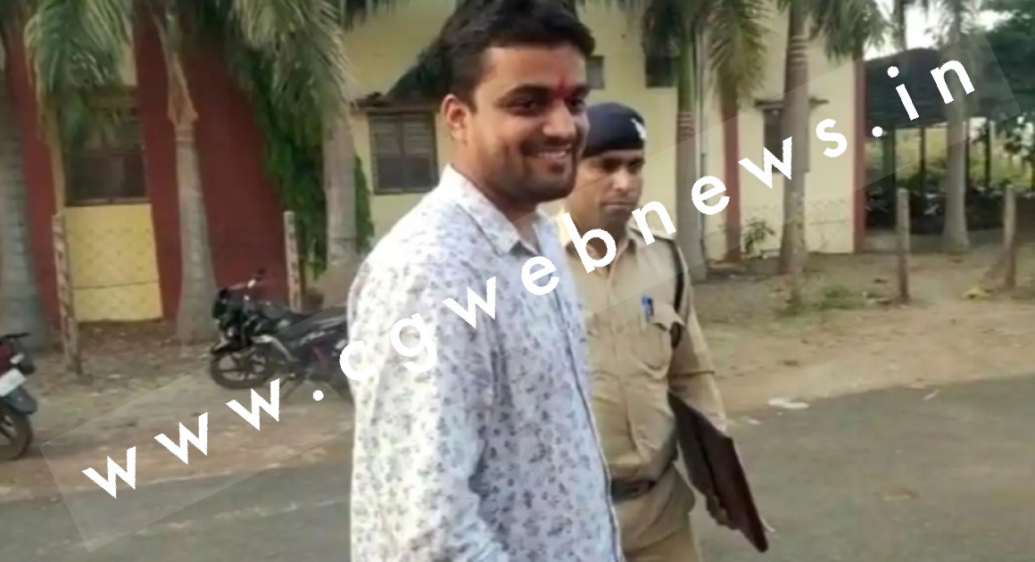 जांजगीर चाम्पा - NSUI के पूर्व जिलाध्यक्ष अंकित सिसोदिया ने कोर्ट में किया सरेंडर , 08 महीनों से था फरार