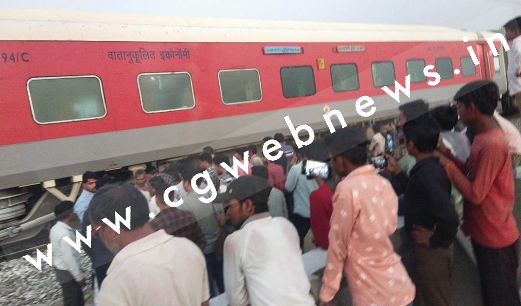 इंटरसिटी एक्सप्रेस के S-1 कोच में अचानक भरने लगा धुंआ , यात्रियों में मची अफरातफरी , जाने क्या है मामला