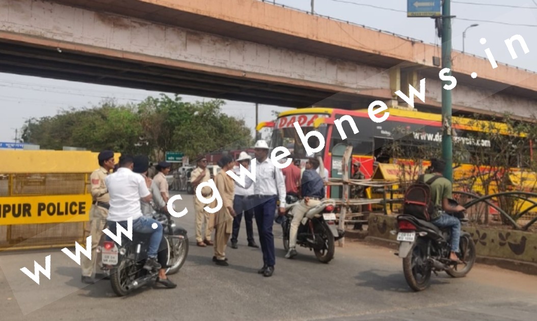 बुधवार को अस्त ब्यस्त रही रायपुरियन्स कि दिनचर्या , कोई ऑफिस नही पहुँचा तो कोई घर , सड़क पर पुलिस से मिन्नते और बहस करते नजर आए लोग