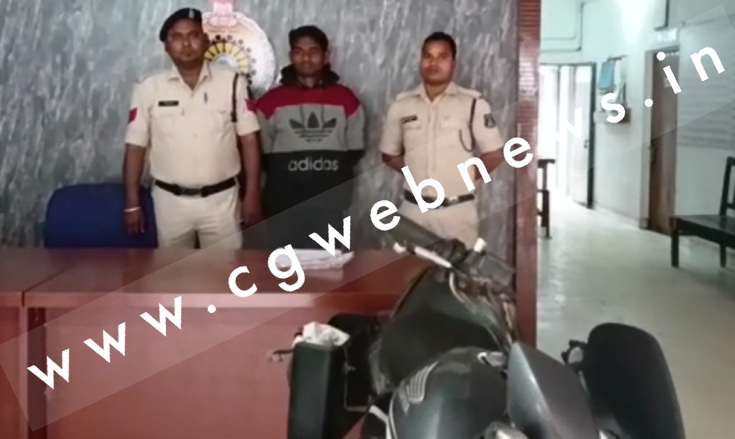 सक्ती - शातिर बाईक चोर संजय यादव गिरफ्तार , आरोपी के कब्जे से चोरी की बाईक बरामद
