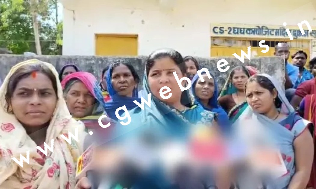छत्तीसगढ़ - सरकारी शराब दुकान को हटाने की मांग को लेकर महिलाओं ने खोला मोर्चा , अधिकारियों के छूटे पसीने