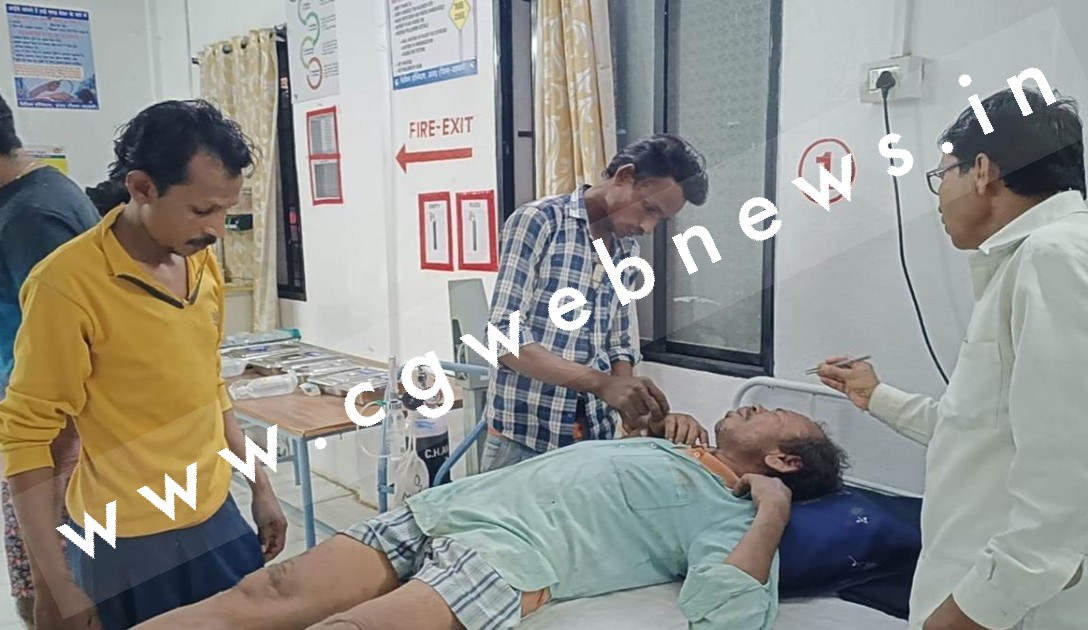 मधुमक्खियों के झुंड ने खेत मे काम कर रहे किसान पर किया हमला , बचने के लिए 50 फीट गहरे कुएं में कूदा