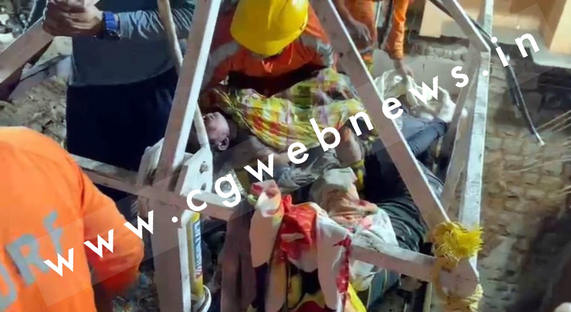 मंदिर हादसा - लाशें इतनी की शव ले जाने के लिए कम पड़ गए स्ट्रेचर और चादर , नजारा ऐसा की सभी की आँखें हो गई नम