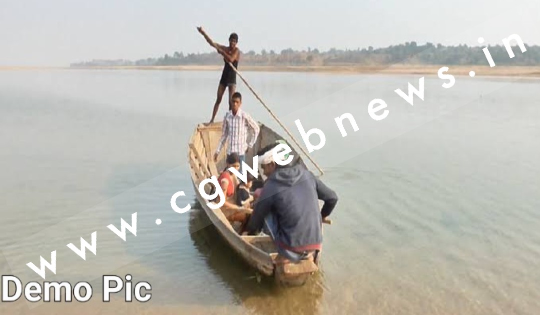 नदी के बीच नाव में मस्ती करनी पड़ी भारी , चार युवक डूबे एक लापता , तलाश जारी