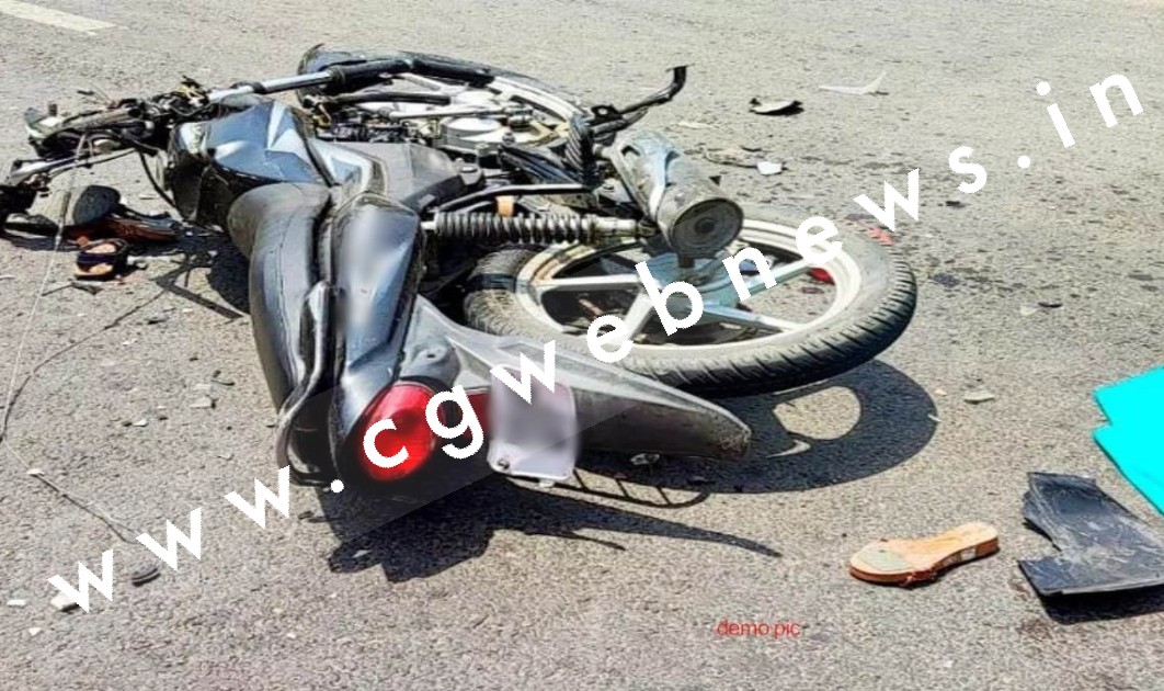 कार चालक ने बाइक सवारों को मारी टक्कर , हादसे में दो की मौत और सात साल की बच्ची गंभीर रूप से घायल